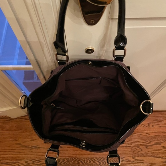 🌿Brown shoulder bag faux Tory Burche with T emblem, patent leather accents🌿 - Picture 3 of 6